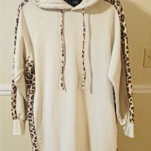 Zenana Outfitters Long Cream Leopard Print Hoodie